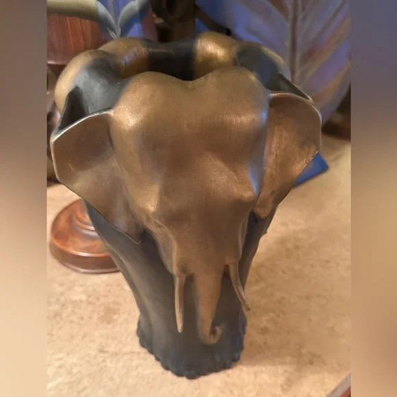 Vintage Design Toscano Artistic Elephant Motif Vase in Black & Gold